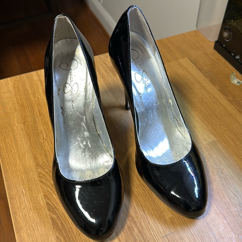 Black patent leather Jessica Simpson pump heels 7.5